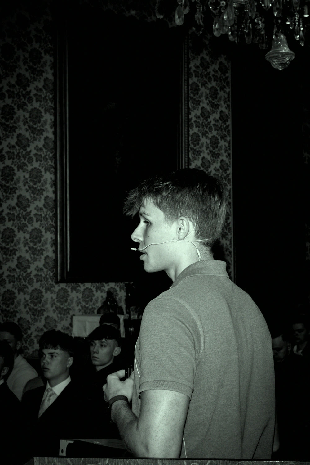 Elias Müller speaking to an audience